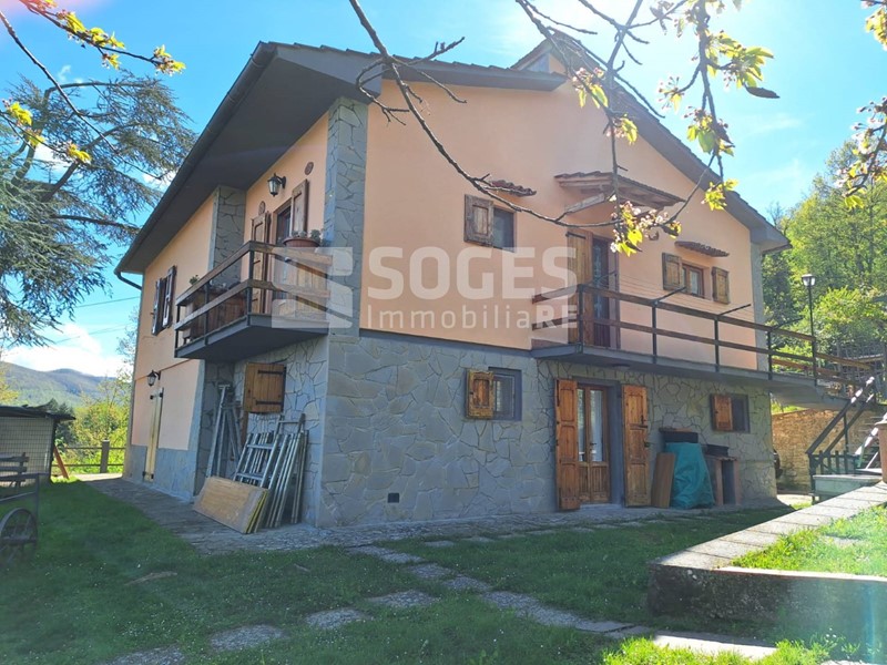 Villa in Vendita a Pelago, zona Borselli, 385'000€, 196 m²