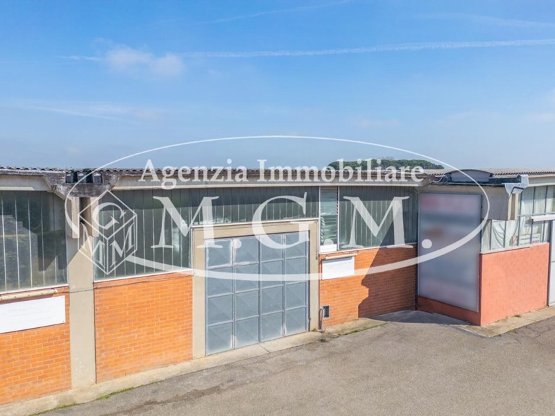 Capannone in Vendita a Pontedera, 170'000€, 380 m²