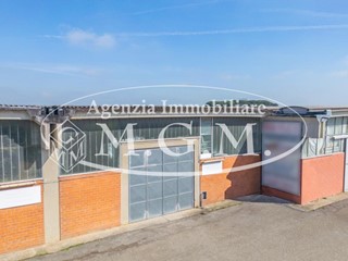 Capannone in Vendita a Pontedera, 170'000€, 380 m²