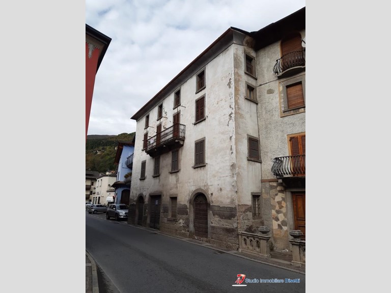 Villa in Vendita a Vezza d'Oglio, 198'000€, 1000 m²