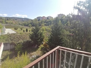 Trilocale in Vendita a L'Aquila, 121'000&euro;, 100 m²