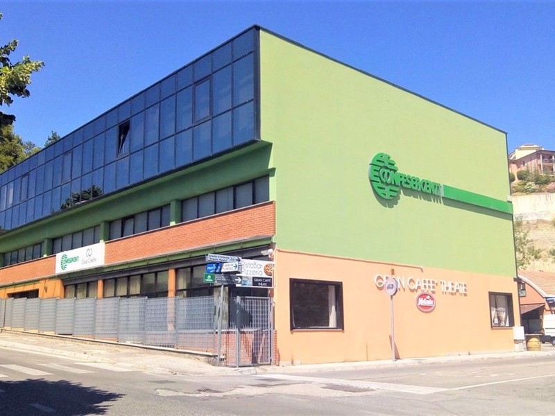 Ufficio in Vendita a Chieti, 1'200'000€, 1150 m²