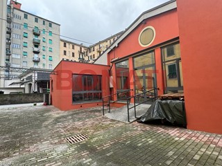 Immobile commerciale in Vendita a La Spezia, zona Periferia Est, 1'200'000€, 900 m²