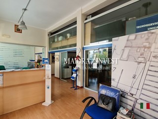 Immobile commerciale in Affitto a San Benedetto del Tronto, 1'200€, 163 m², arredato