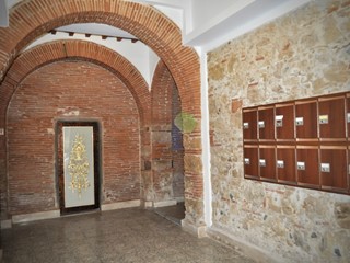 Appartamento in Vendita a Livorno, zona Pontino, 120'000&euro;, 167 m²