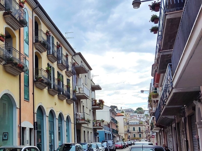 Immobile commerciale in Vendita a San Benedetto del Tronto, 275'000€, 324 m², con Box