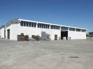 Capannone in Vendita a Lucca, zona Est, 550'000€, 1300 m²