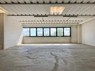 Ufficio in Affitto a Cascina, 780€, 130 m²