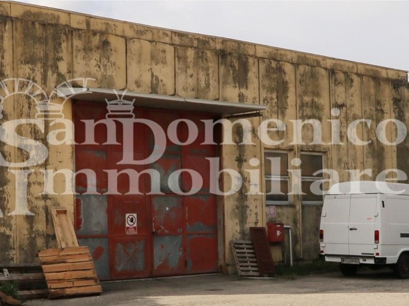 Capannone in Vendita a Vicopisano, zona Lugnano, 220'000€, 360 m²