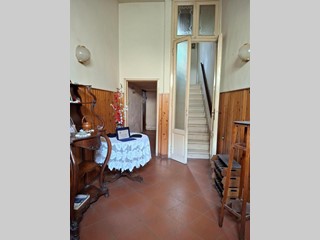 Casa Indipendente in Vendita a Capraia e Limite, 320'000€, 495 m²