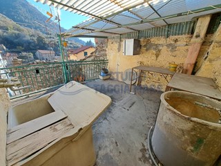 Casa Semi Indipendente in Vendita a Badalucco, 73'000€, 180 m²