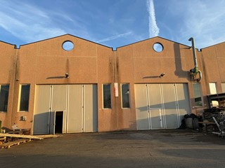 Capannone in Vendita a Traversetolo, 420'000€, 750 m²