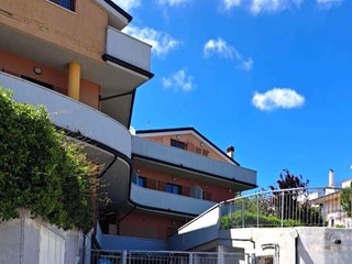 Quadrilocale in Vendita a Castel Frentano, 63'000€, 60 m², arredato, con Box
