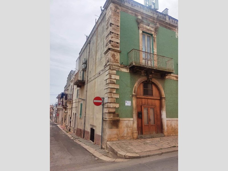 Casa Indipendente in Vendita a Turi, 65'000€, 110 m²