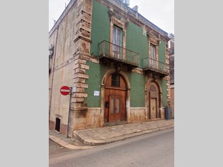 Casa Indipendente in Vendita a Turi, 65'000€, 110 m²