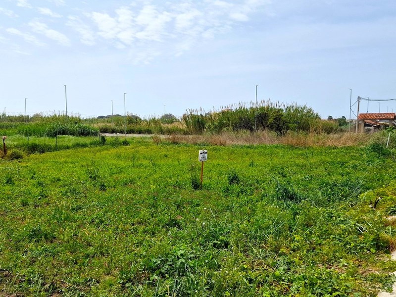 Terreno edificabile in Vendita a Mondragone, zona Via Pertini, 95'000€, 600 m²