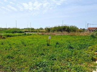 Terreno edificabile in Vendita a Mondragone, zona Via Pertini, 95'000€, 600 m²