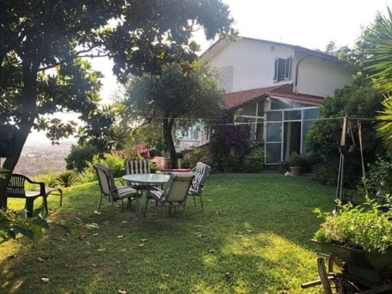 Casa Indipendente in Vendita a Massa, 350'000€, 170 m²