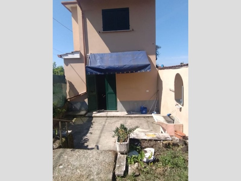 Casa Indipendente in Vendita a Massa, 169'000€, 195 m²