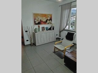 Villa bifamiliare in Vendita a Massa, 240'000€, 150 m²