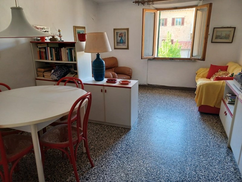 Quadrilocale in Vendita a Colle di Val D'Elsa, 95'000&euro;, 80 m²