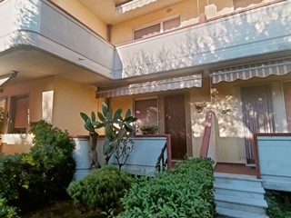 Villetta a schiera in Vendita a Massa, zona Marina di Massa, 189'000€, 105 m², arredato