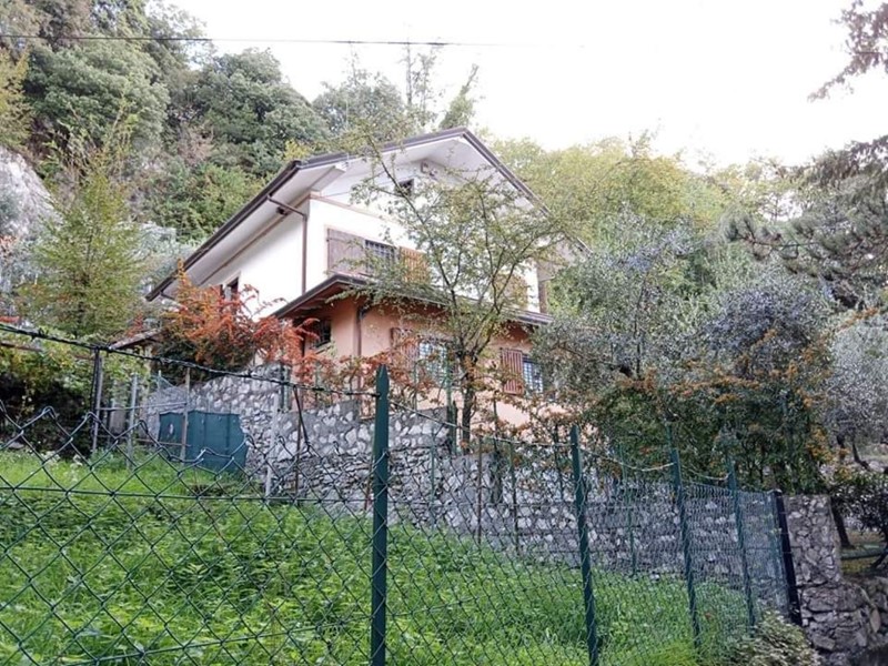 Casa Indipendente in Vendita a Massa, 169'000€, 150 m²