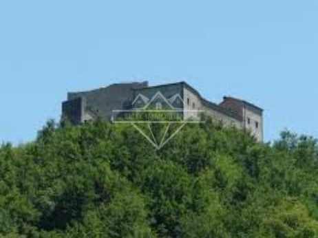 Appartamento in Vendita a Fivizzano, 120'000€, 380 m², arredato