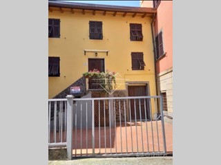 Appartamento in Vendita a Fivizzano, 120'000€, 380 m², arredato