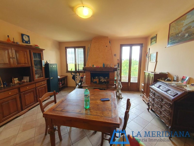 Trilocale in Vendita a Lamporecchio, 130'000€, 75 m², con Box