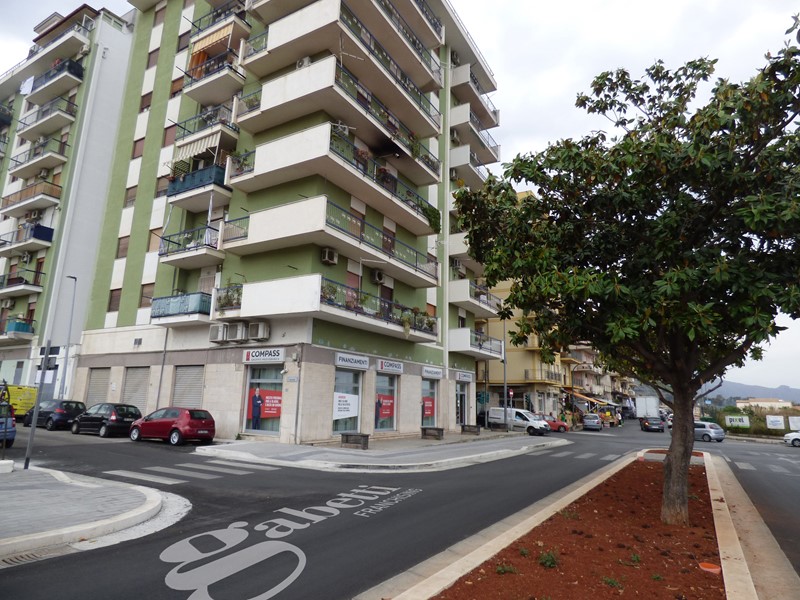 Negozio in Affitto a Bagheria, 550€, 35 m²