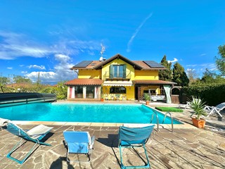 Villa in Vendita a Agrate Conturbia, 640'000€, 180 m²
