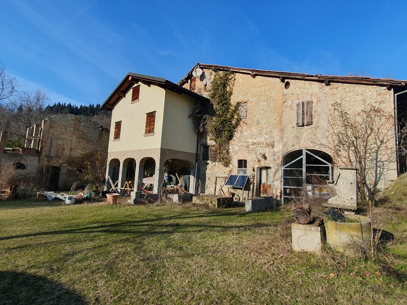 Casale in Vendita a Sasso Marconi, 580'000€, 573 m²