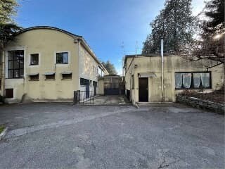 Capannone in Vendita a Anzano del Parco, 200'000€, 458 m²
