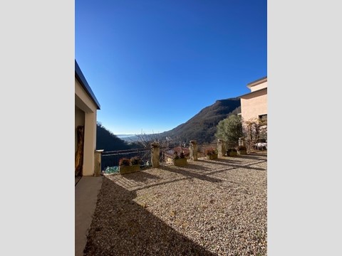 Trilocale in Vendita a Caslino d'Erba, 129'000€, 121 m², con Box