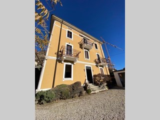 Trilocale in Vendita a Caslino d'Erba, 129'000€, 121 m², con Box