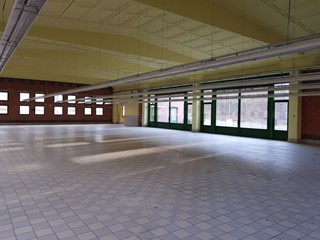 Capannone in Vendita a Castelmarte, 1'000'000€, 1200 m²