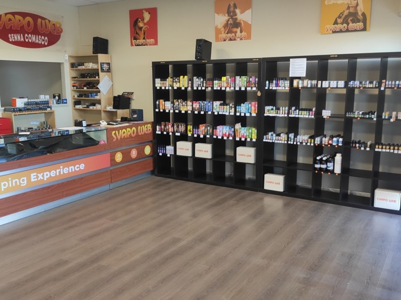 Attività commerciale in Vendita a Senna Comasco, 62'000€, 65 m²