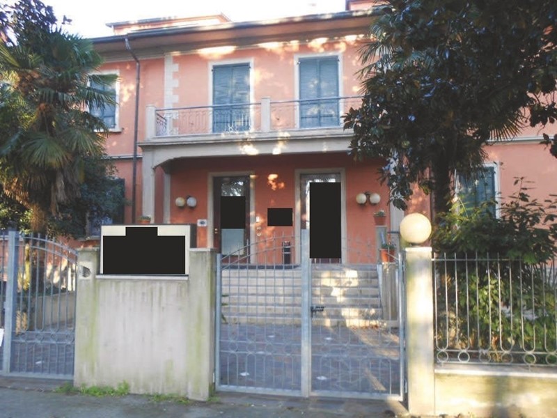 Attività commerciale in Vendita a Badia Polesine, 350'400&euro;, 2817 m²