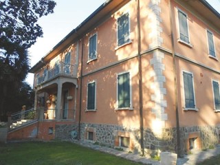 Attività commerciale in Vendita a Badia Polesine, 350'400€, 2817 m²