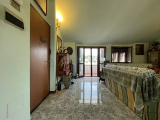 Appartamento in Vendita a Sarzana, 280'000€, 110 m², con Box