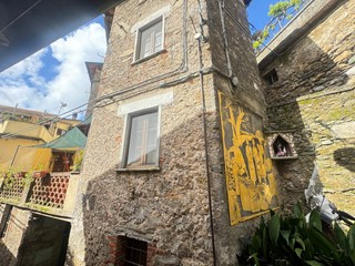 Casa Semi Indipendente in Vendita a Camaiore, zona Casoli, 150'000&euro;, 100 m², arredato