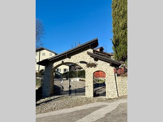 Trilocale in Vendita a Canzo, 417'000€, 139 m²