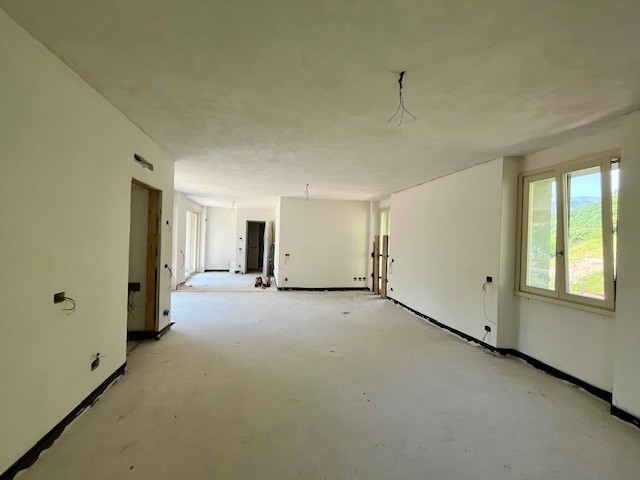 Trilocale in Vendita a Canzo, 432'000€, 144 m²