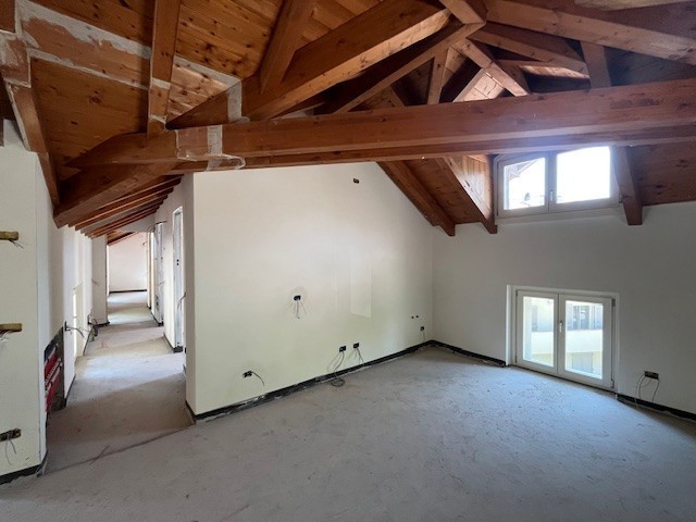 Trilocale in Vendita a Canzo, 420'000€, 140 m²