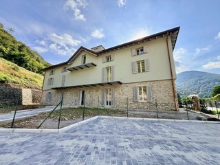 Trilocale in Vendita a Canzo, 420'000€, 140 m²