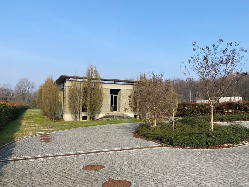 Immobile commerciale in Vendita a Arosio, 960'000€, 545 m²
