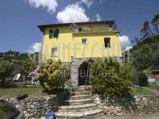 Casa Indipendente in Vendita a La Spezia, zona Valdurasca, 165'000&euro;, 360 m²