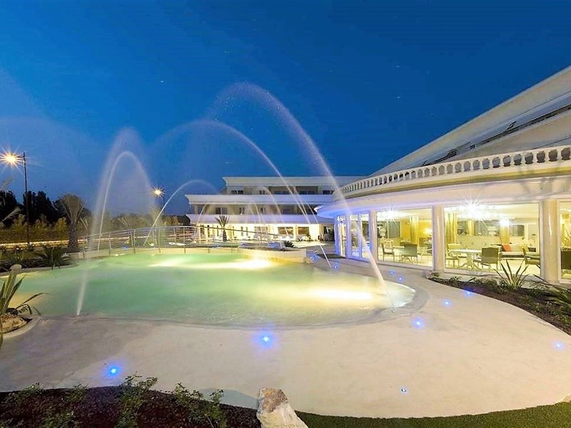 Trilocale in Vendita a Desenzano del Garda, zona Rivoltella del Garda, 395'000€, 104 m², arredato