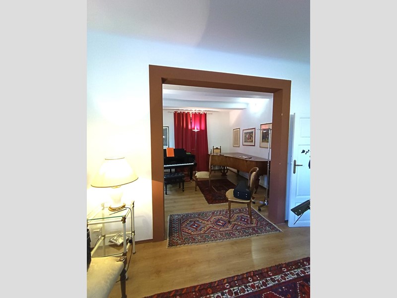 Ufficio in Affitto a Barga, zona Fornaci di Barga, 1'000€, 130 m²